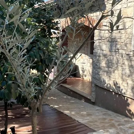 Beautiful Casa Mirejo With Pool In Kastelir Labinci