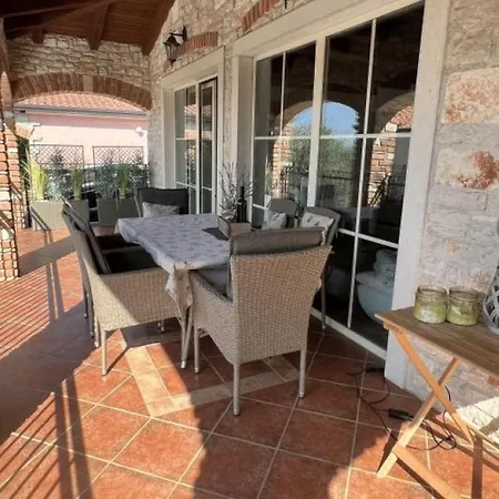 Villa Beautiful Casa Mirejo With Pool In Kastelir *