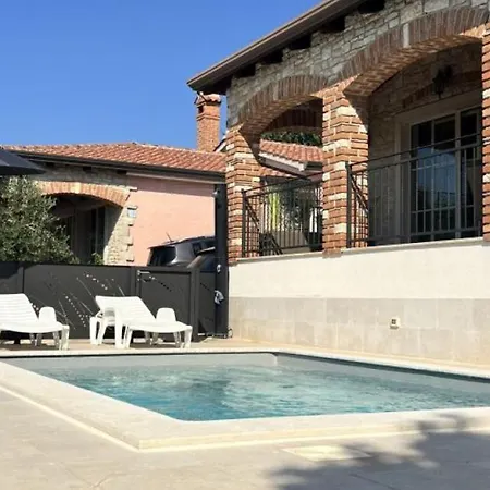 Beautiful Casa Mirejo With Pool In Kastelir * Labinci