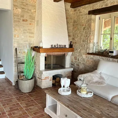 Beautiful Casa Mirejo With Pool In Kastelir Villa