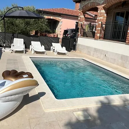 Beautiful Casa Mirejo With Pool In Kastelir Villa *