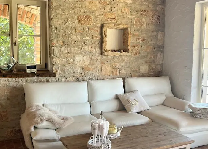 Beautiful Casa Mirejo With Pool In Kastelir Labinci